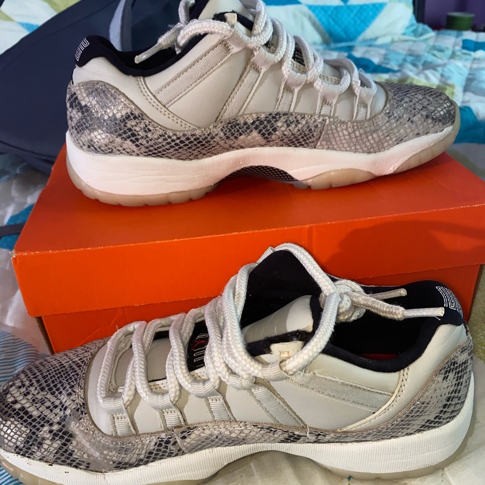 Jordan 11 Low LightSnakebone